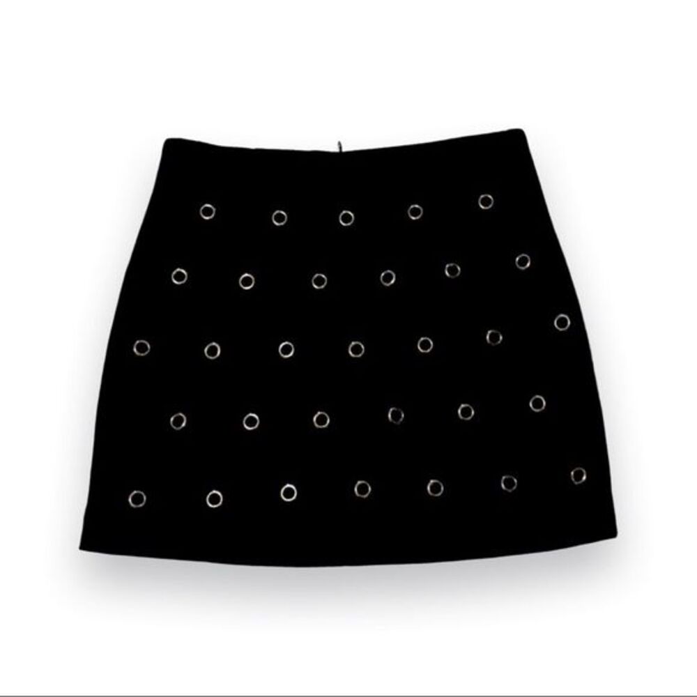 Black MINI Skirt 
Forever 21
Size Small
Super cute